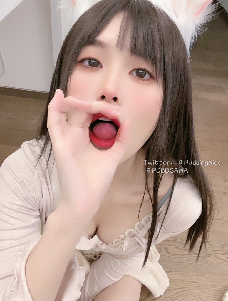 ベロ 出し エロ