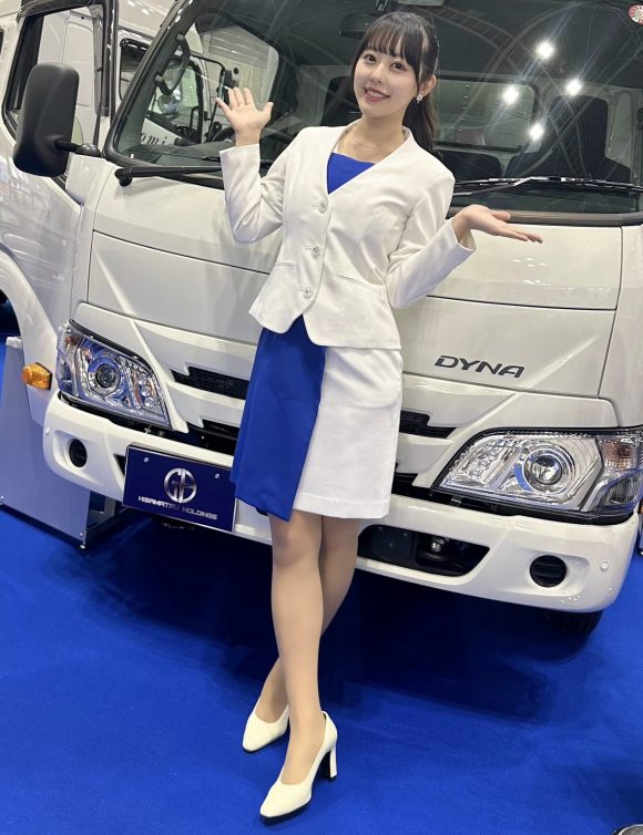 脱いだらバスト98cmだったコスプレイヤーのみなぽちさん