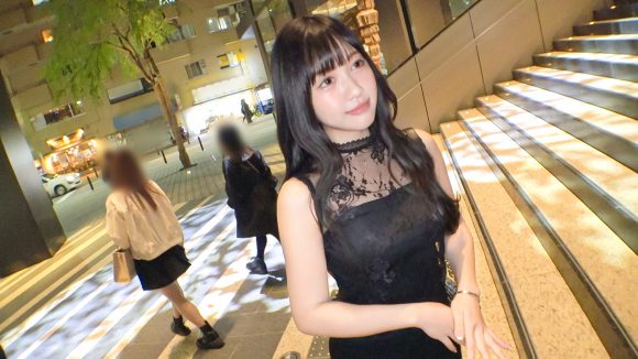 服めくったらノーブラだった池袋の普通の通行人もにか22歳