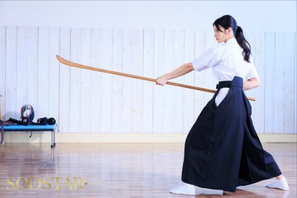 美しき武道剣士の本庄鈴さんに童貞君が戦いを挑む新作