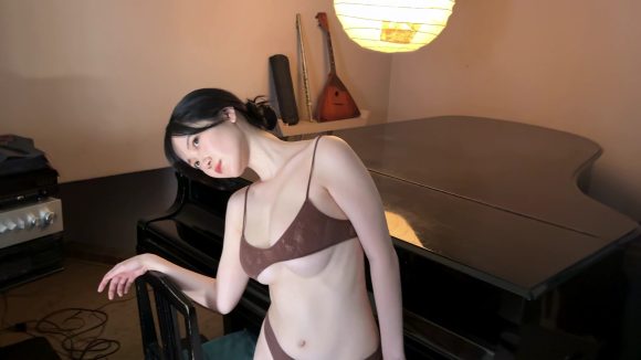 [TrendyMediaToday.com] 高校退学で話題になったちーまきさん(19)の新乳グラビア part5 {file_size} {filename}