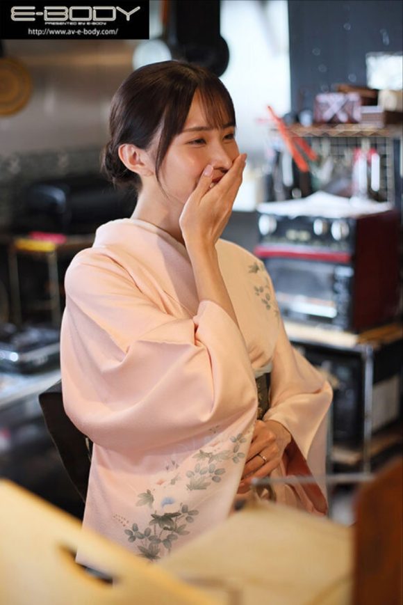 1人で切り盛りする小料理屋の美人女将がAVデビュー