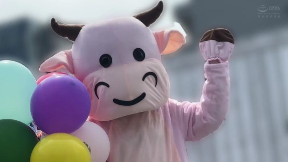 よ○○りランドで働くぬいぐるみの中の人が尾行され犯されてしまう